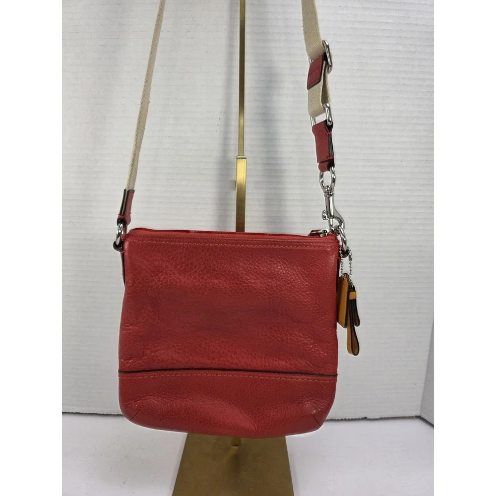 Coach Park Leather Swingpack Crossbody bag‎ in vermillion red pebbled leather - Picture 2 of 6